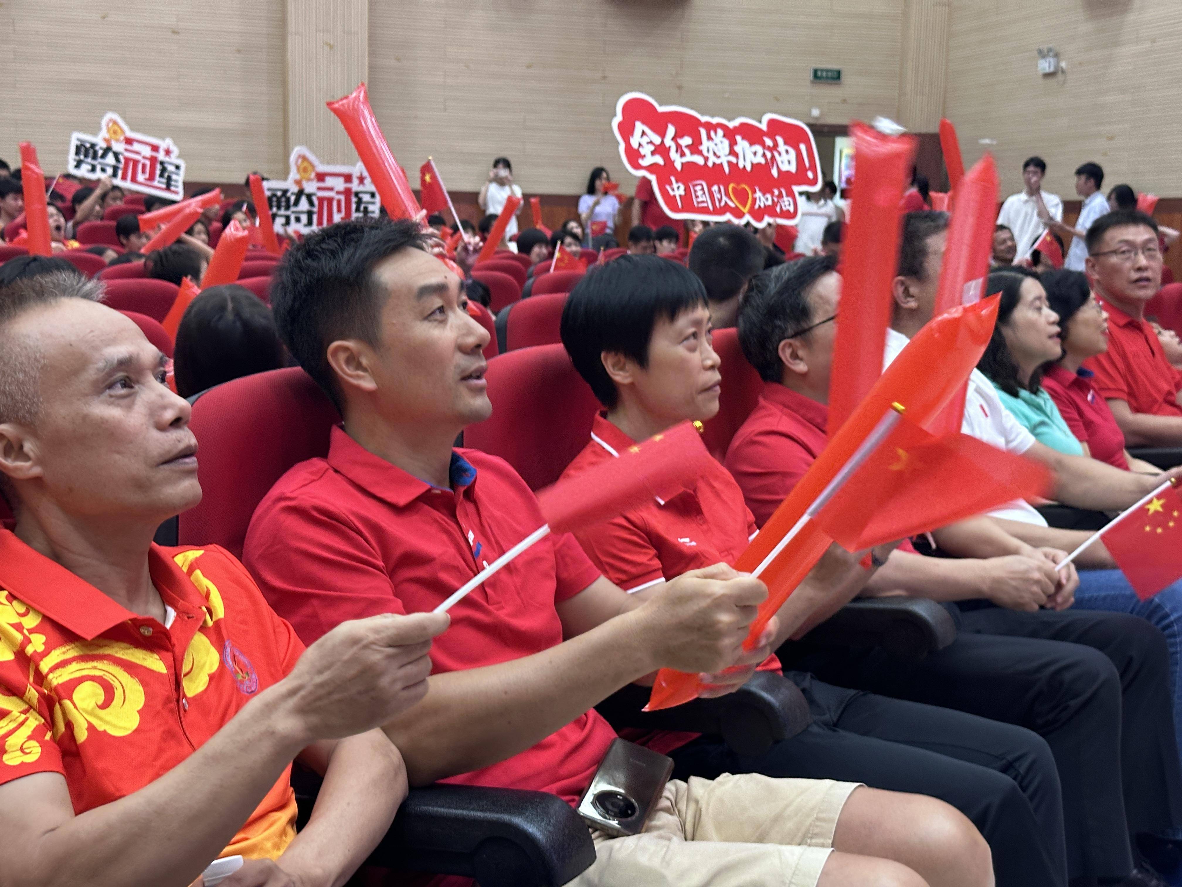 爱游戏官网-阿扎伦卡重返赛场，夺冠首场状态出色，C9观众沸腾！观众掌声雷动的简单介绍