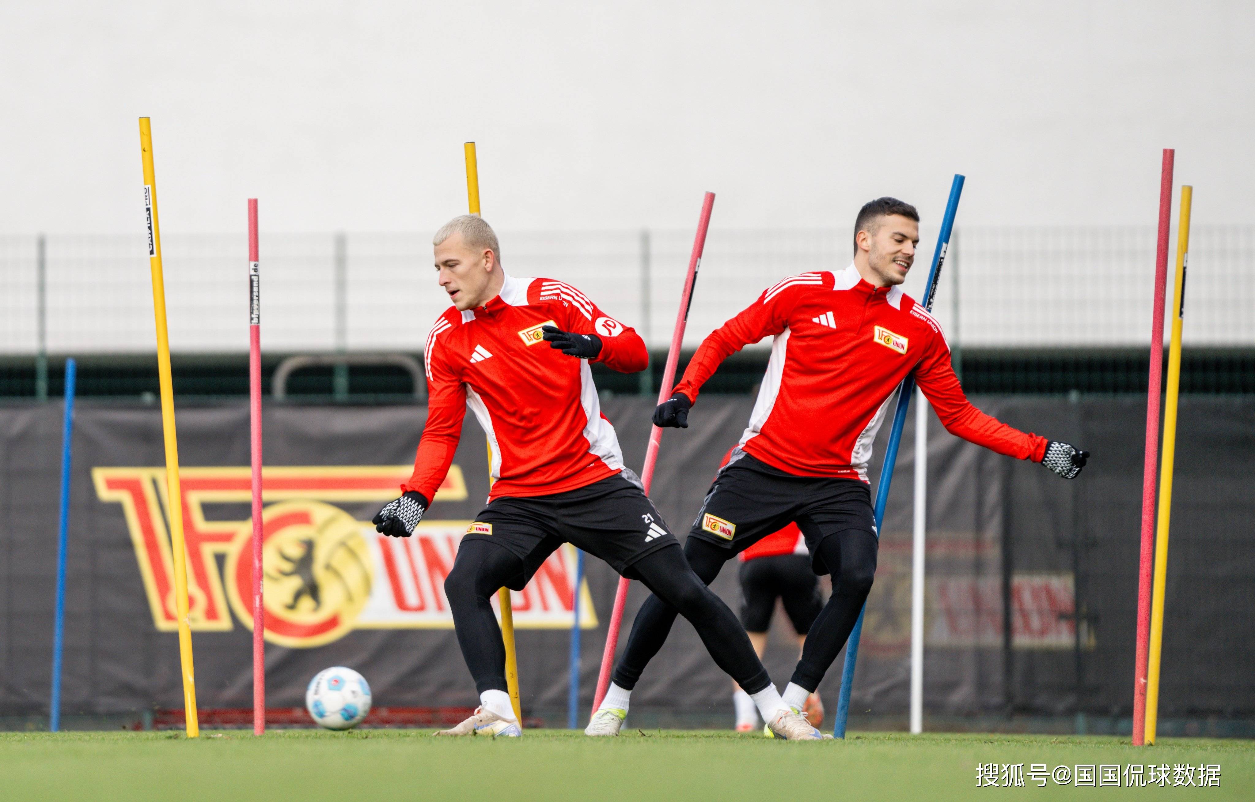 爱游戏-包含冲刺阶段体能课后，斯图加特回应争议备战德甲，更衣室稳定，高层口径保持一致的词条