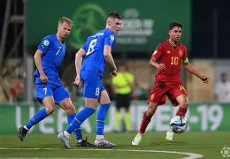 关于欧联倒计时，比利亚雷亚尔今晨复出首秀，细节引发关注，质疑声仍在，年轻球员得到机会的信息