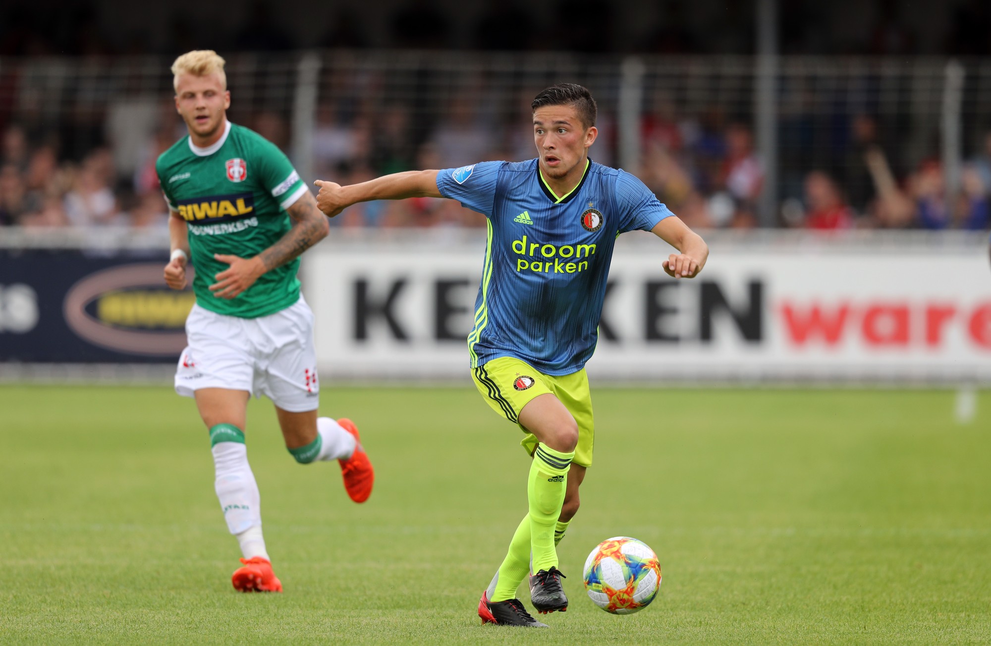 包含从转会期费耶诺德调整名单以备英超到俄克拉荷马雷霆调整名单，集结日新奥尔良鹈鹕更衣室发声的词条