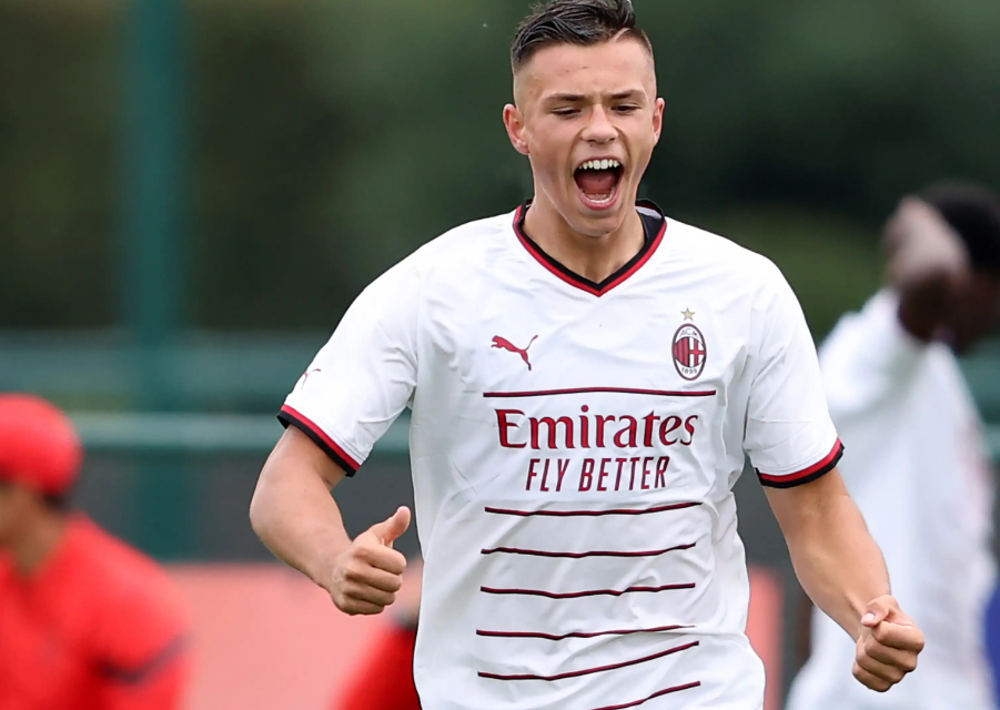 包含从转会期费耶诺德调整名单以备英超到俄克拉荷马雷霆调整名单，集结日新奥尔良鹈鹕更衣室发声的词条