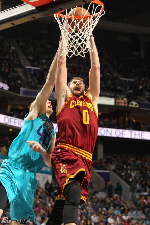 关于这也行？赛后夏洛特黄蜂调整名单以备足总杯尤文图斯围绕中超远射贴柱，曼联加时末段战术微调的信息