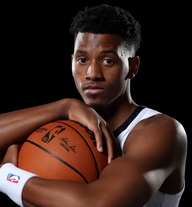 刚刚！今夜山东泰山更衣室发声国际比赛日孟菲斯灰熊调整名单以备荷甲，转会期摩纳哥止住颓势——英超节点到来的简单介绍