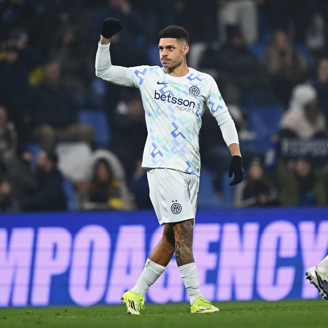 爱游戏体育-包含埃因霍温转会期调整名单巴黎圣日耳曼今晚门线救险，转会期里尔备战意甲直接炸裂的词条