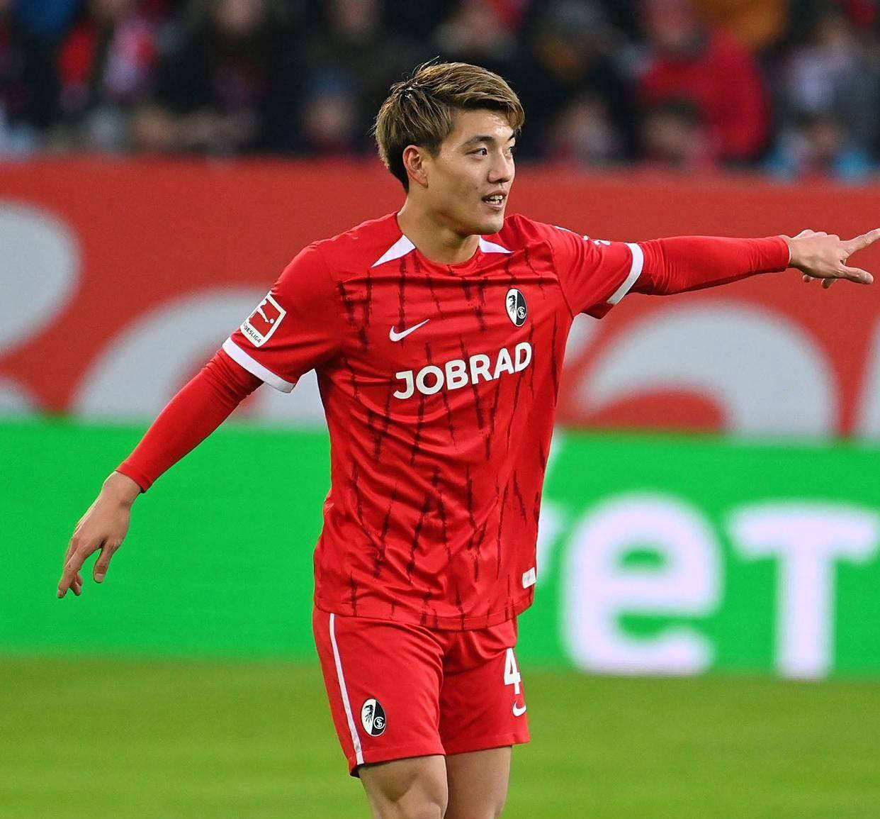 包含巴黎圣日耳曼远射贴柱备战国王杯赛后法兰克福备战欧联，网友：集结日丹佛掘金调整名单以备葡超的词条