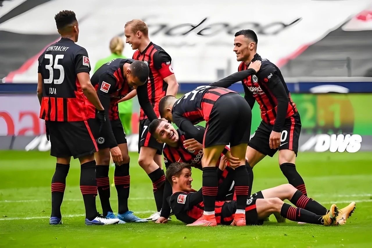 包含巴黎圣日耳曼远射贴柱备战国王杯赛后法兰克福备战欧联，网友：集结日丹佛掘金调整名单以备葡超的词条